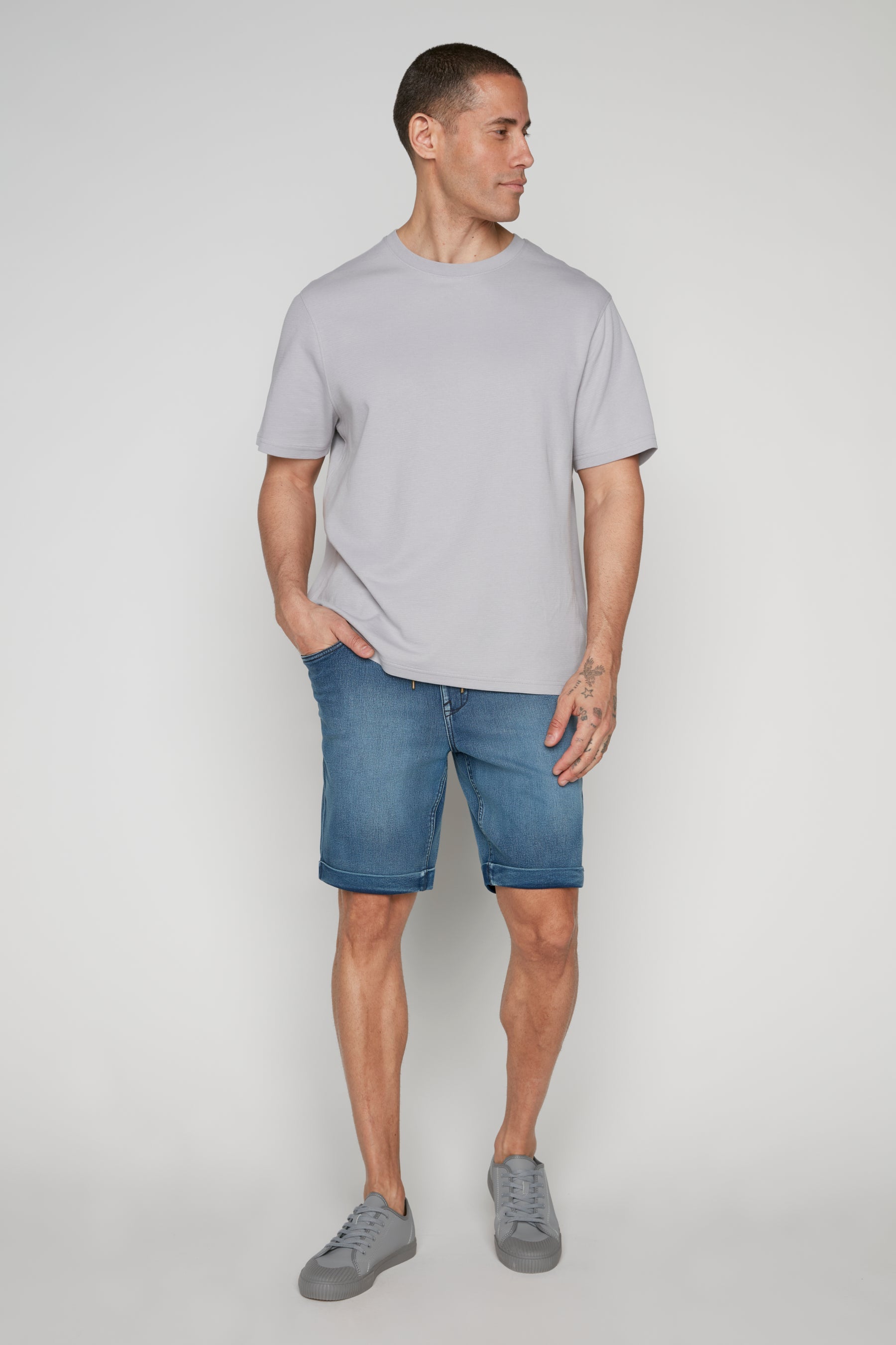 LENNON Mens Rolled-Up Denim Shorts Medium Blue Acid Wash