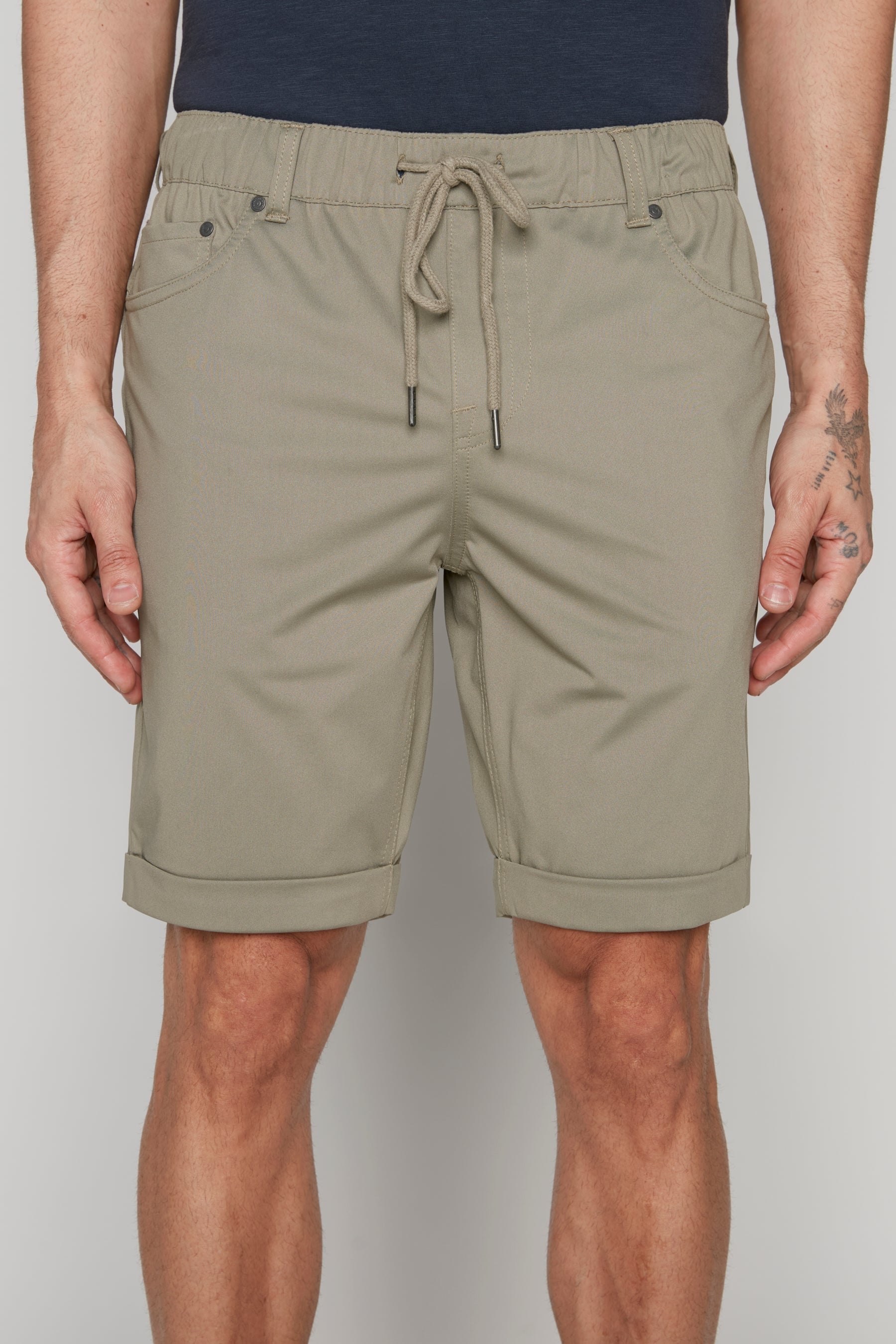 LENNON - Mens Rolled Up Shorts with Cool Stretch - Light Olive DNM.WORKS