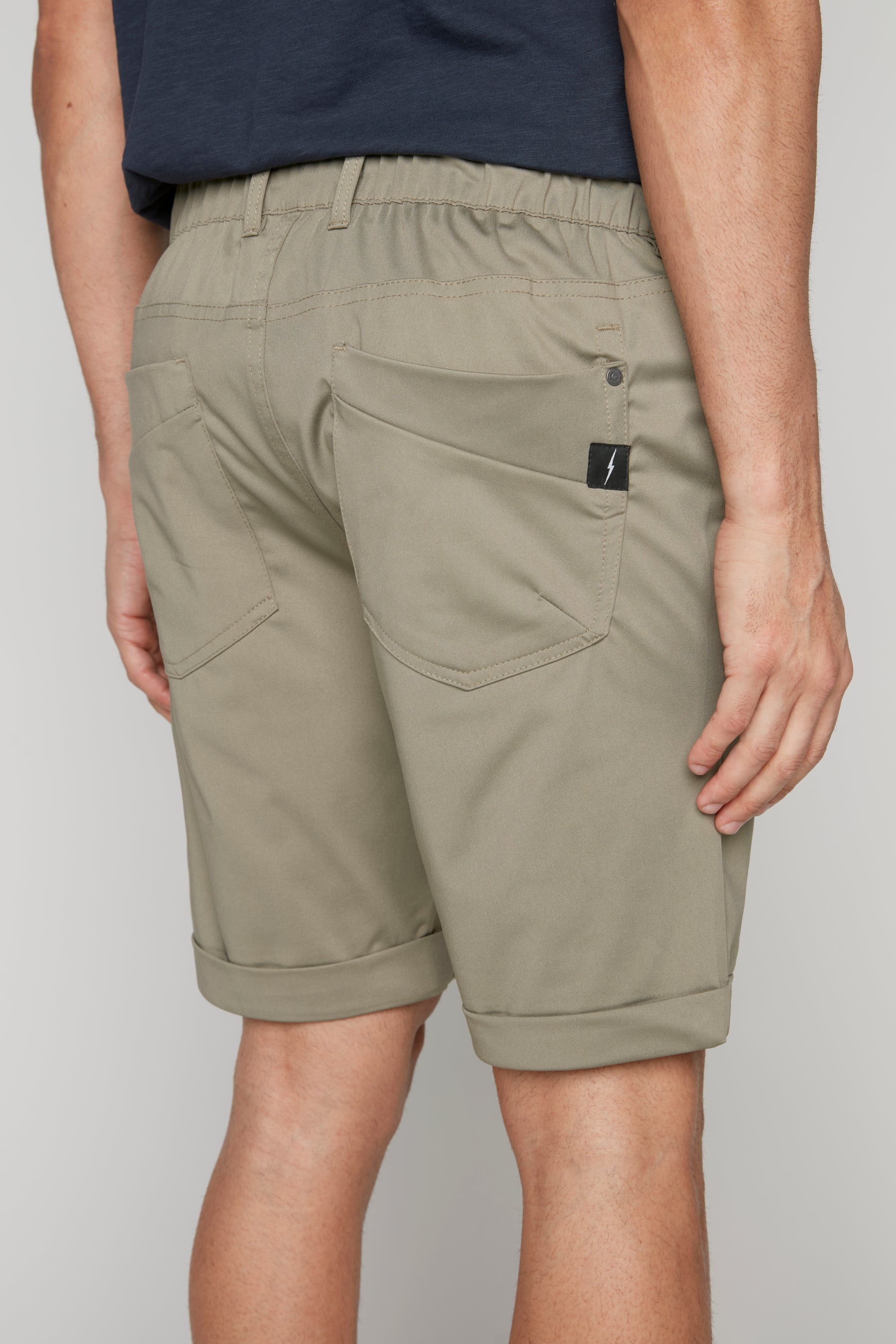 LENNON - Mens Rolled Up Shorts with Cool Stretch - Light Olive DNM.WORKS